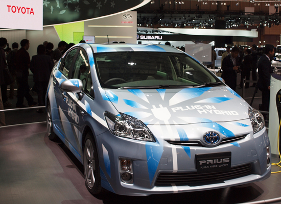Toyota Unveils The Prius Plug-In Hybrid
